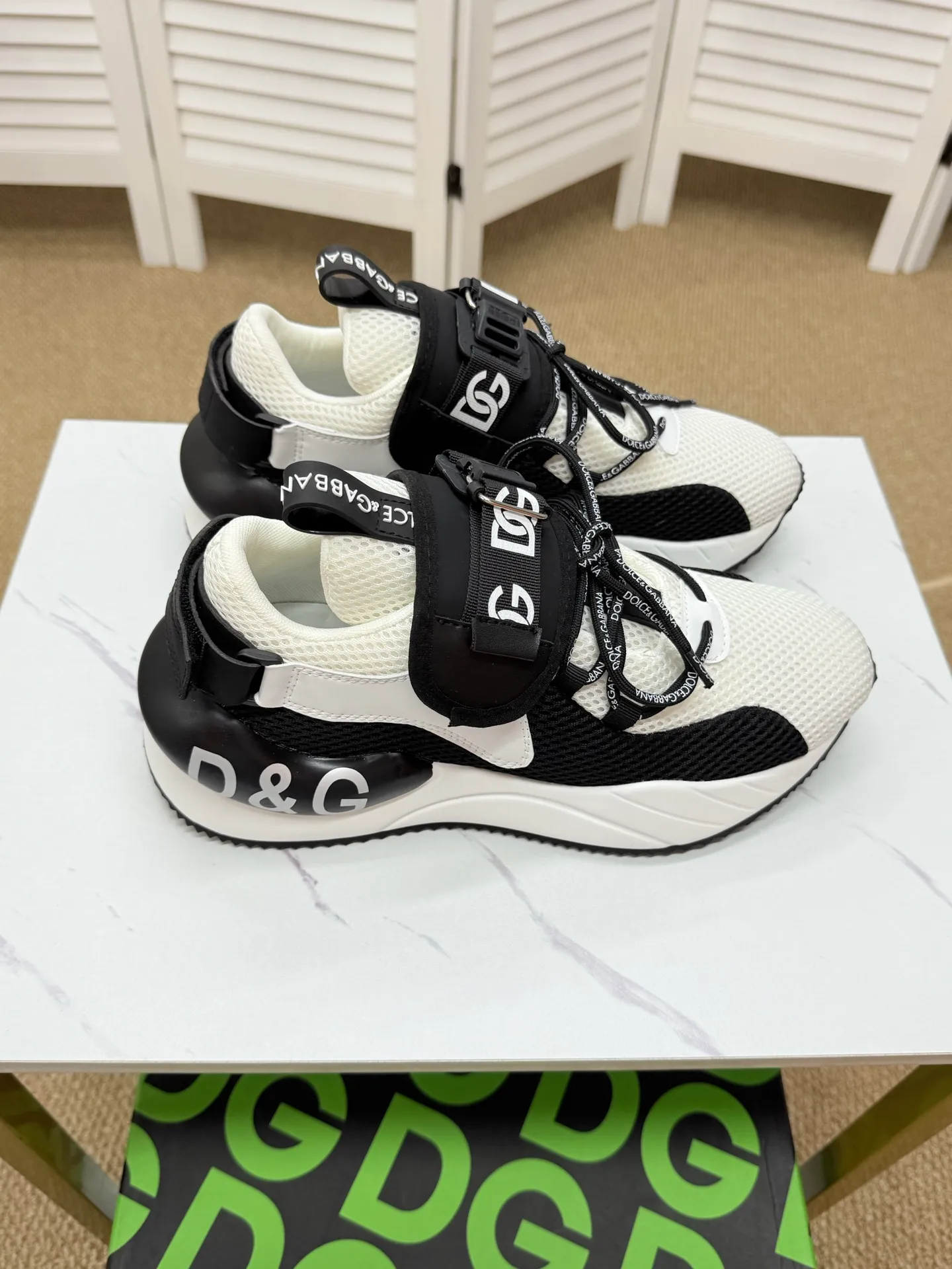 Men's clothing and shoes 230. The latest sports and casual shoes for couples (DG) are fashionable and versatile, and can add luster to various looks. Create an exquisite design with unique dynamic vitality and modern atmosphere, showing modern elegance. Size: 35-46 (custom-made sizes 45 and 46 are non-refundable) Se
